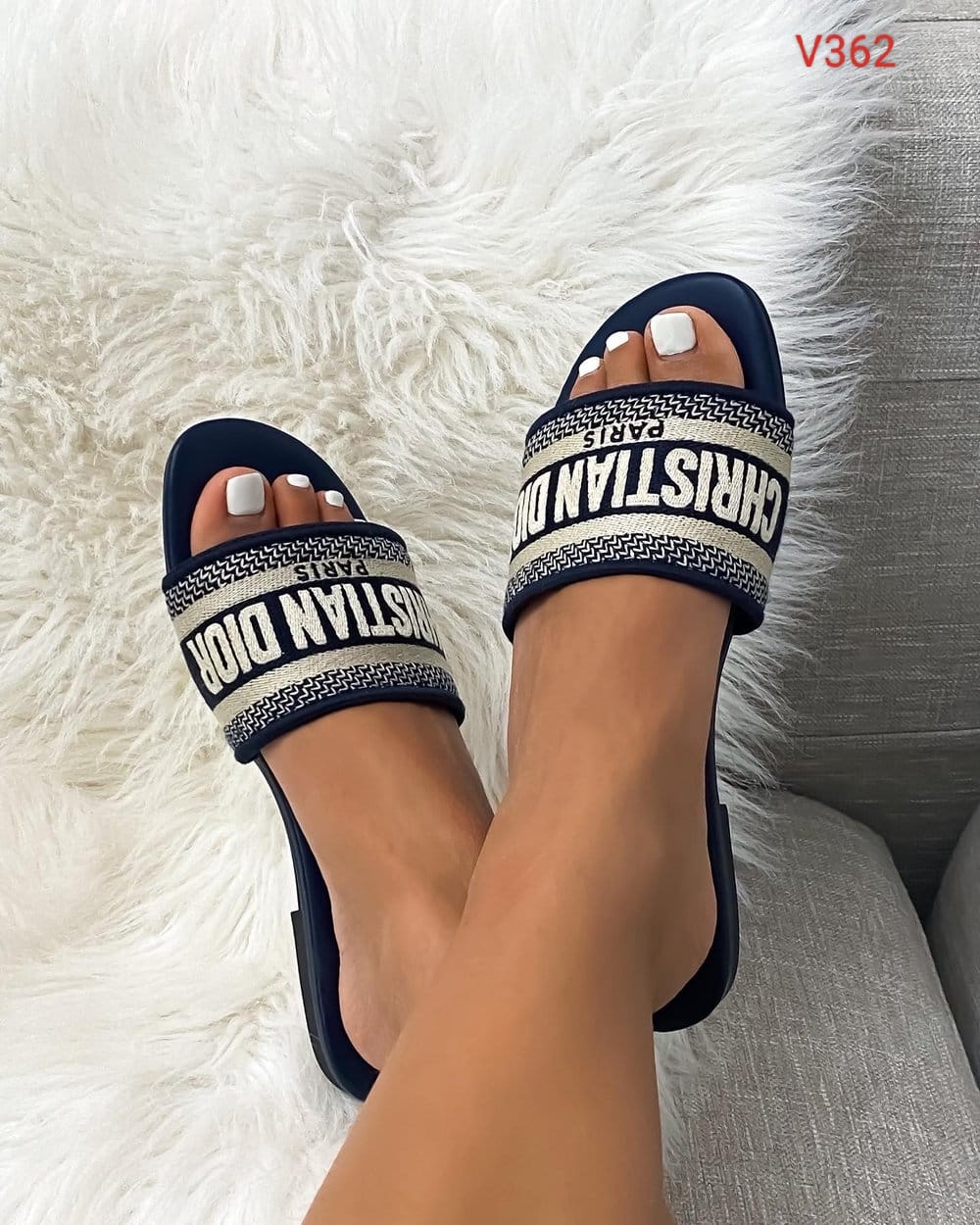 CHRISTIAN DIOR FLATS – New Arrival