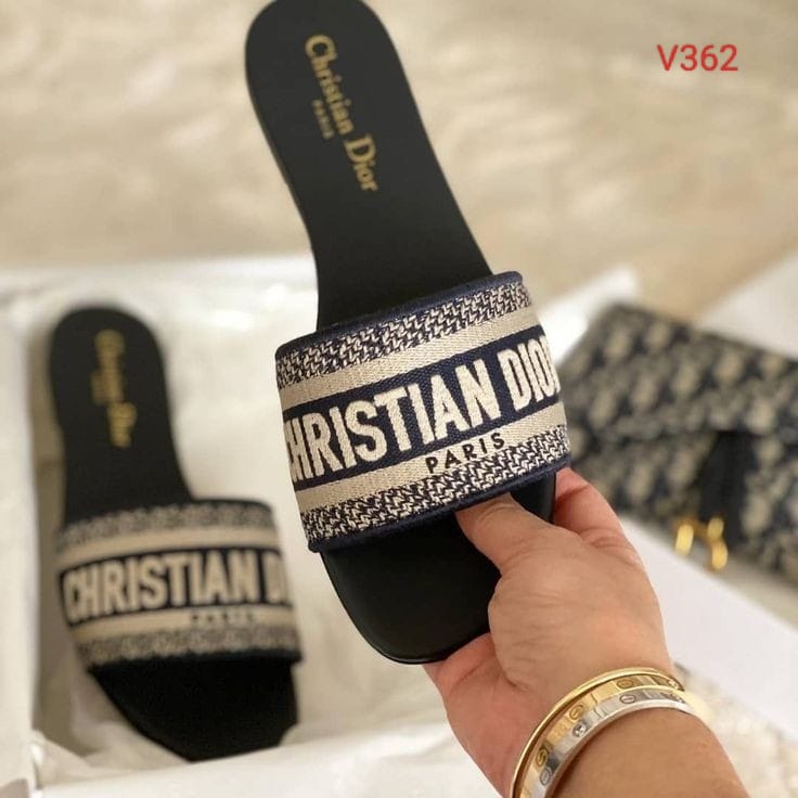 CHRISTIAN DIOR FLATS – New Arrival