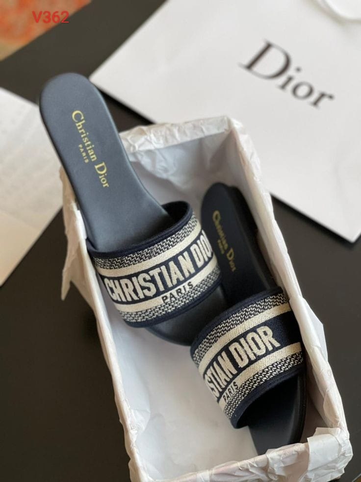 CHRISTIAN DIOR FLATS – New Arrival
