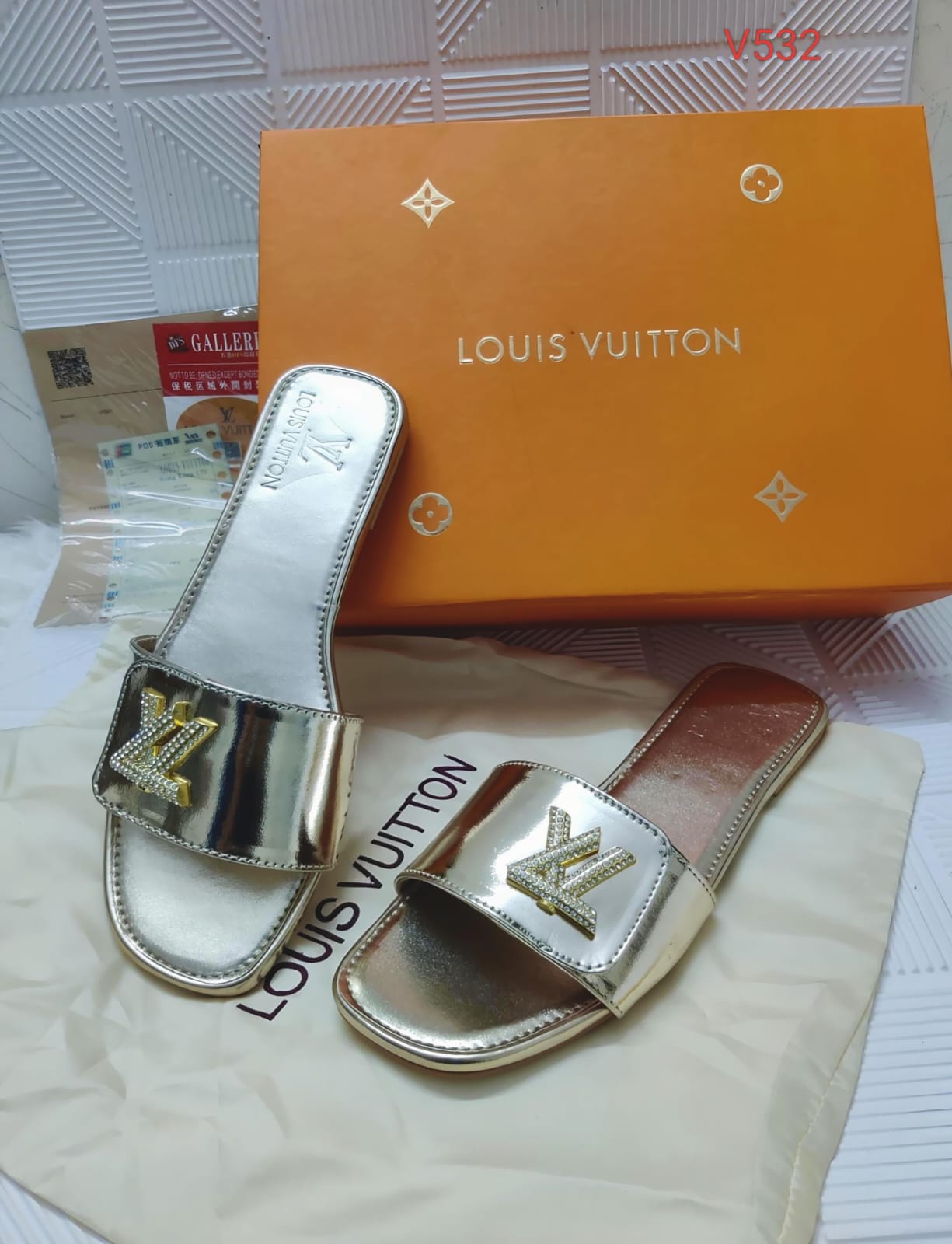 LOUIS VUITTON Flats