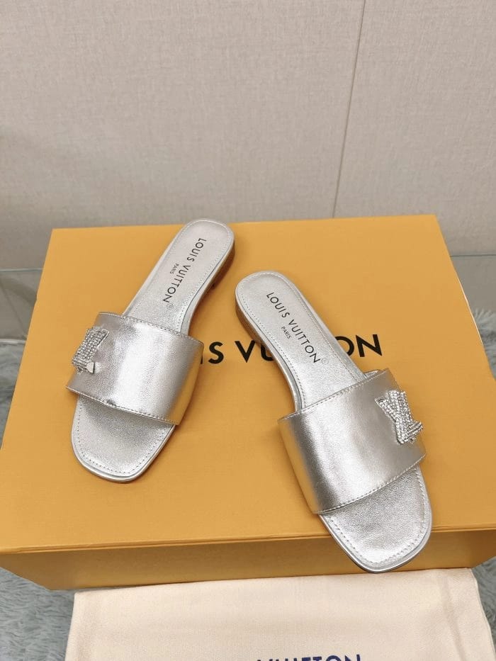 LOUIS VUITTON Flats