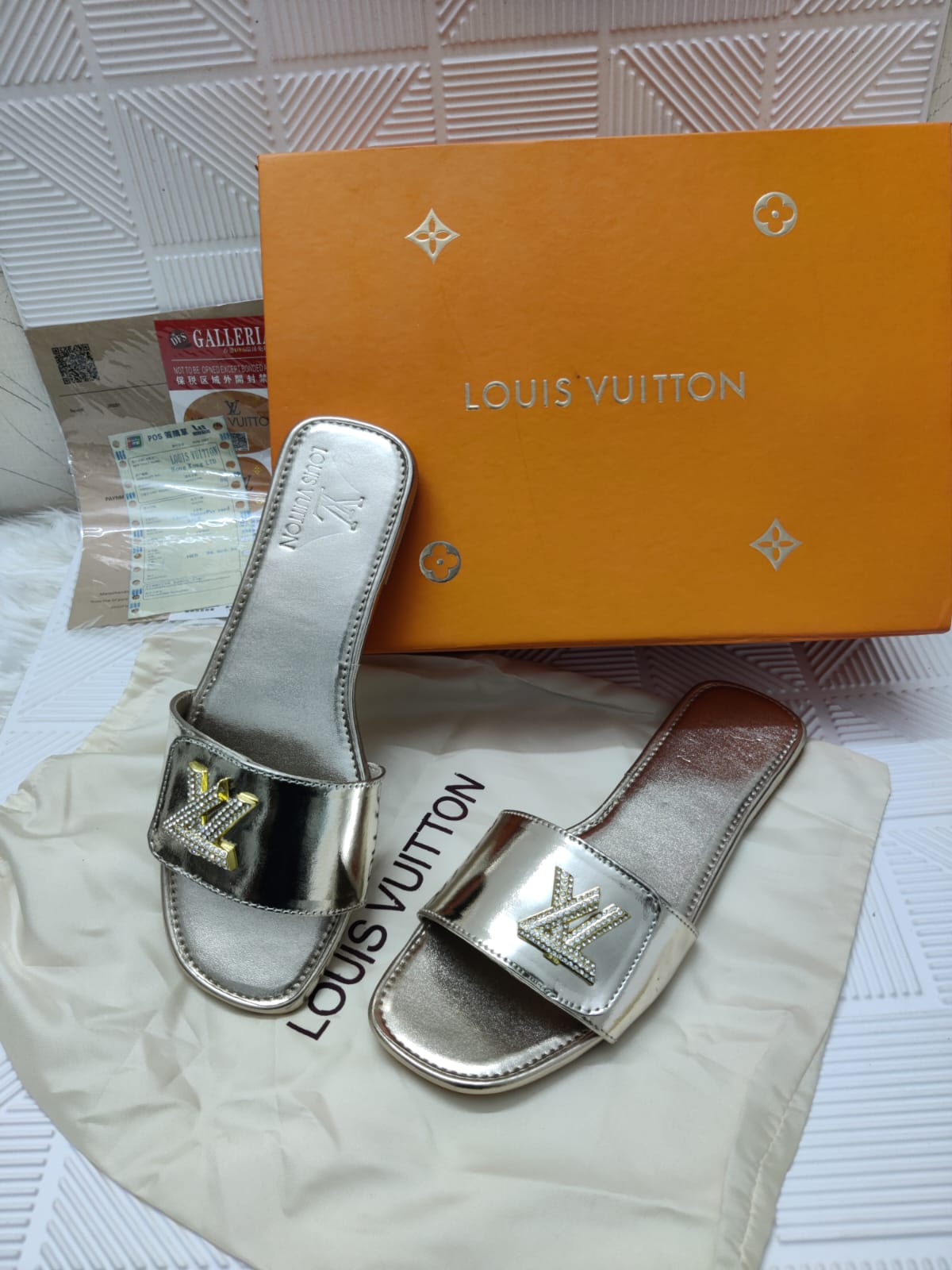 LOUIS VUITTON Flats