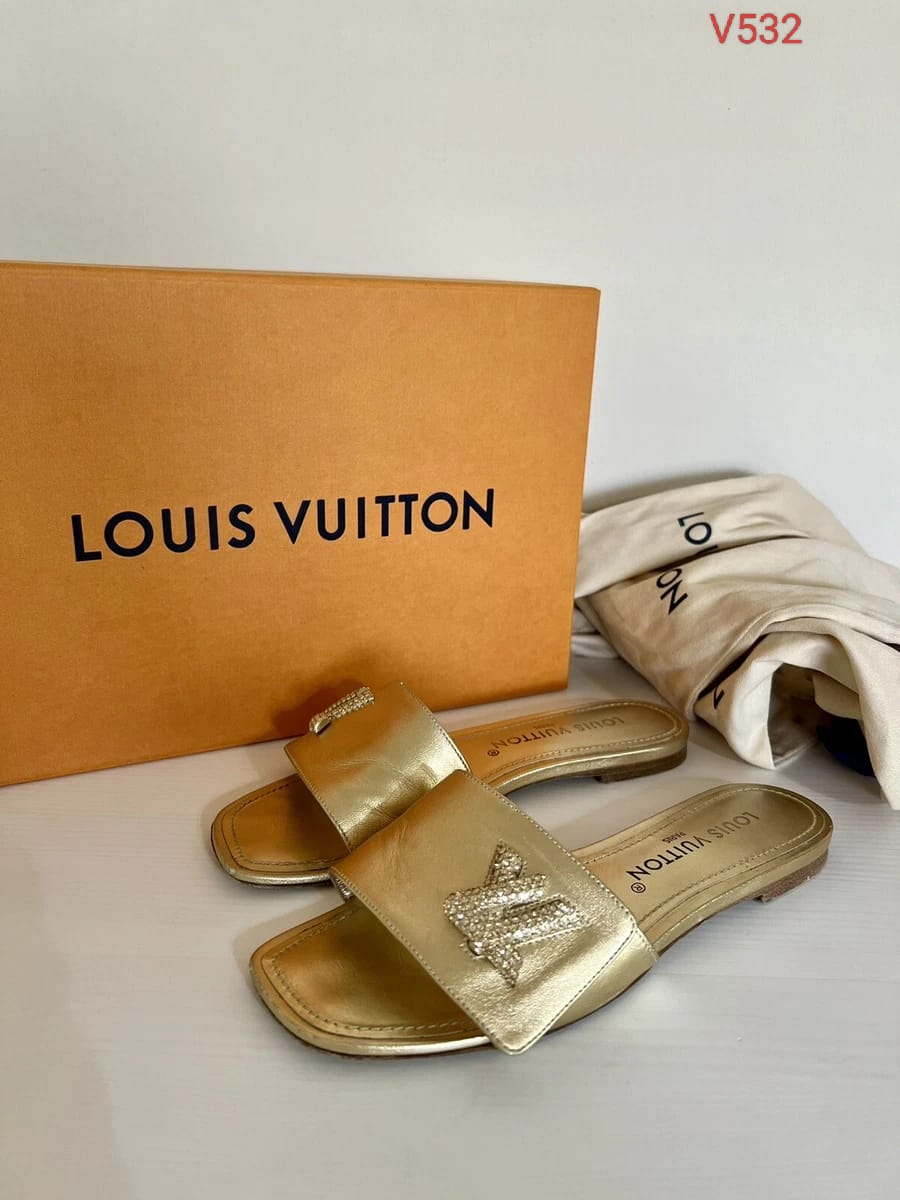 LOUIS VUITTON Flats