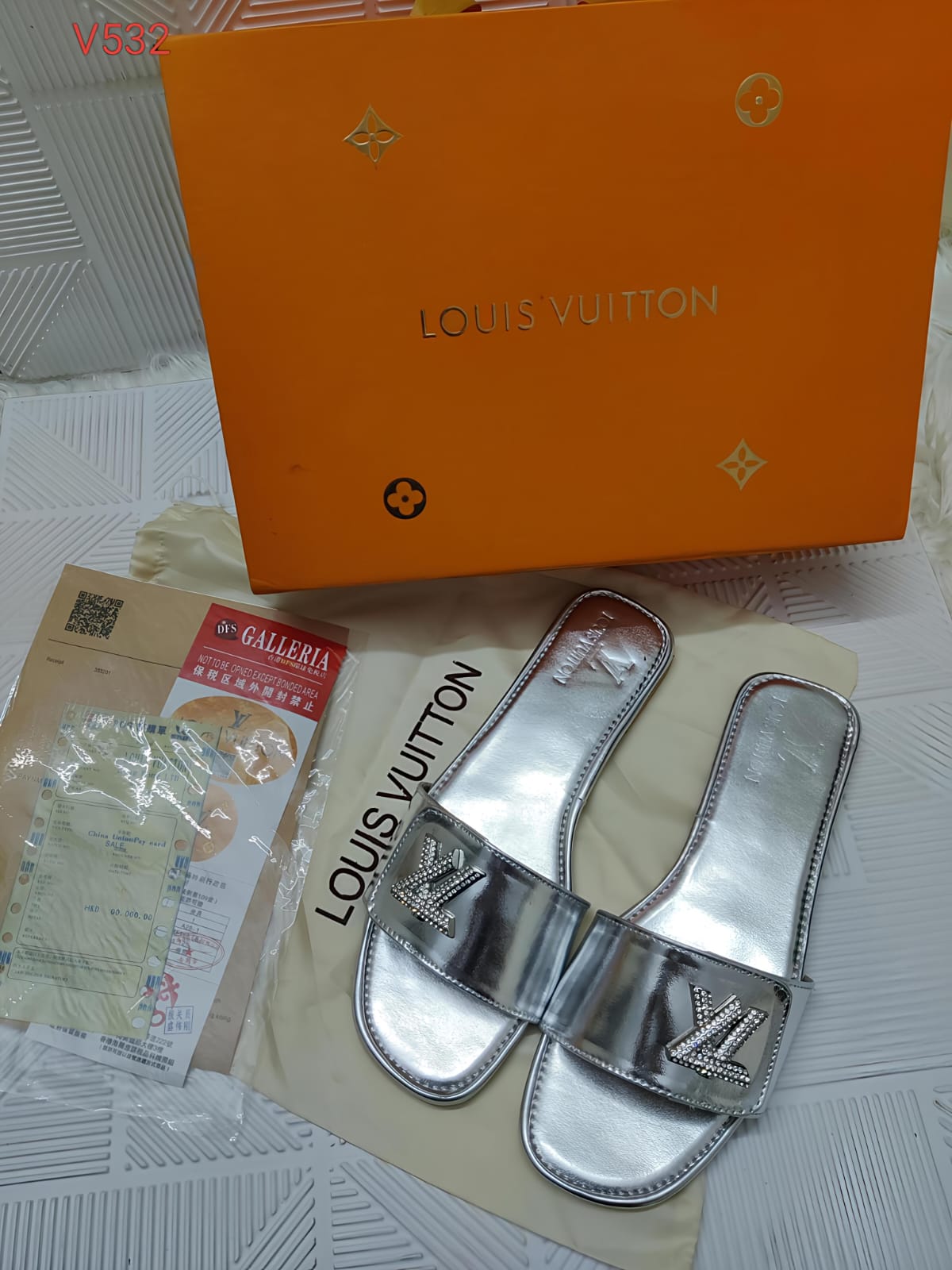 LOUIS VUITTON Flats