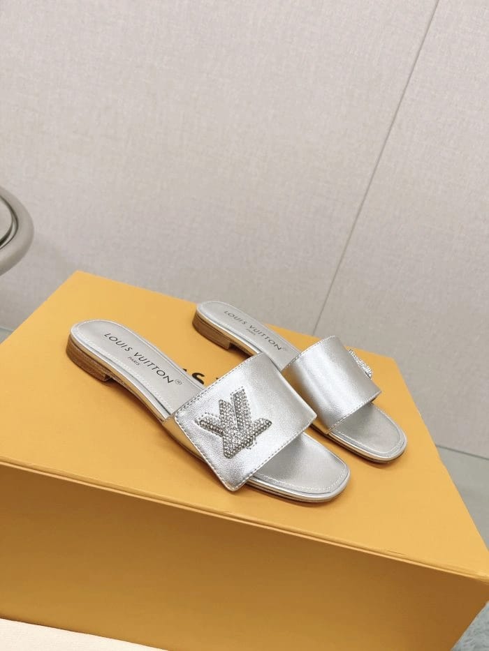 LOUIS VUITTON Flats