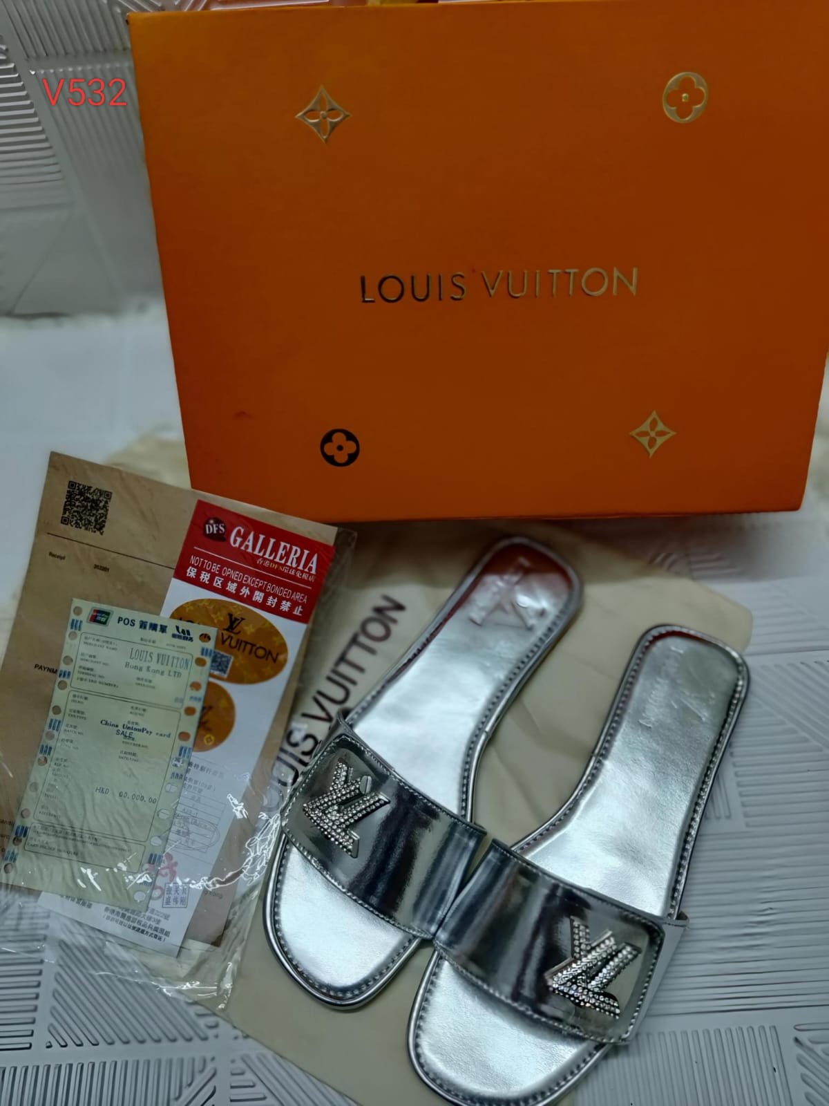 LOUIS VUITTON Flats
