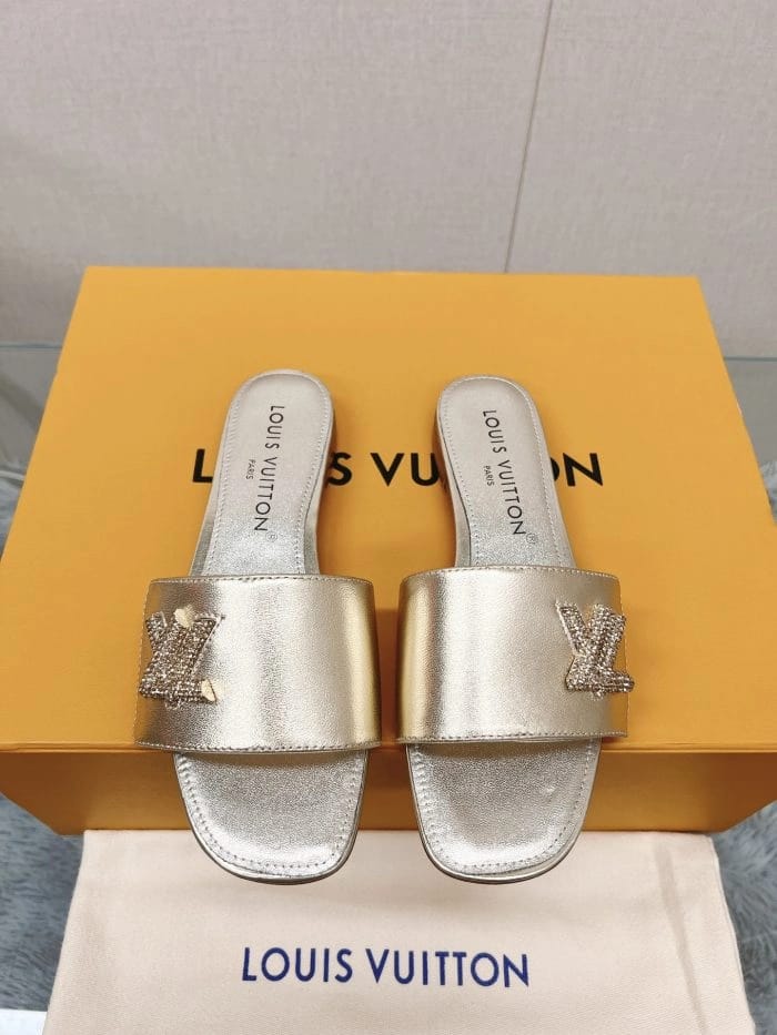 LOUIS VUITTON Flats