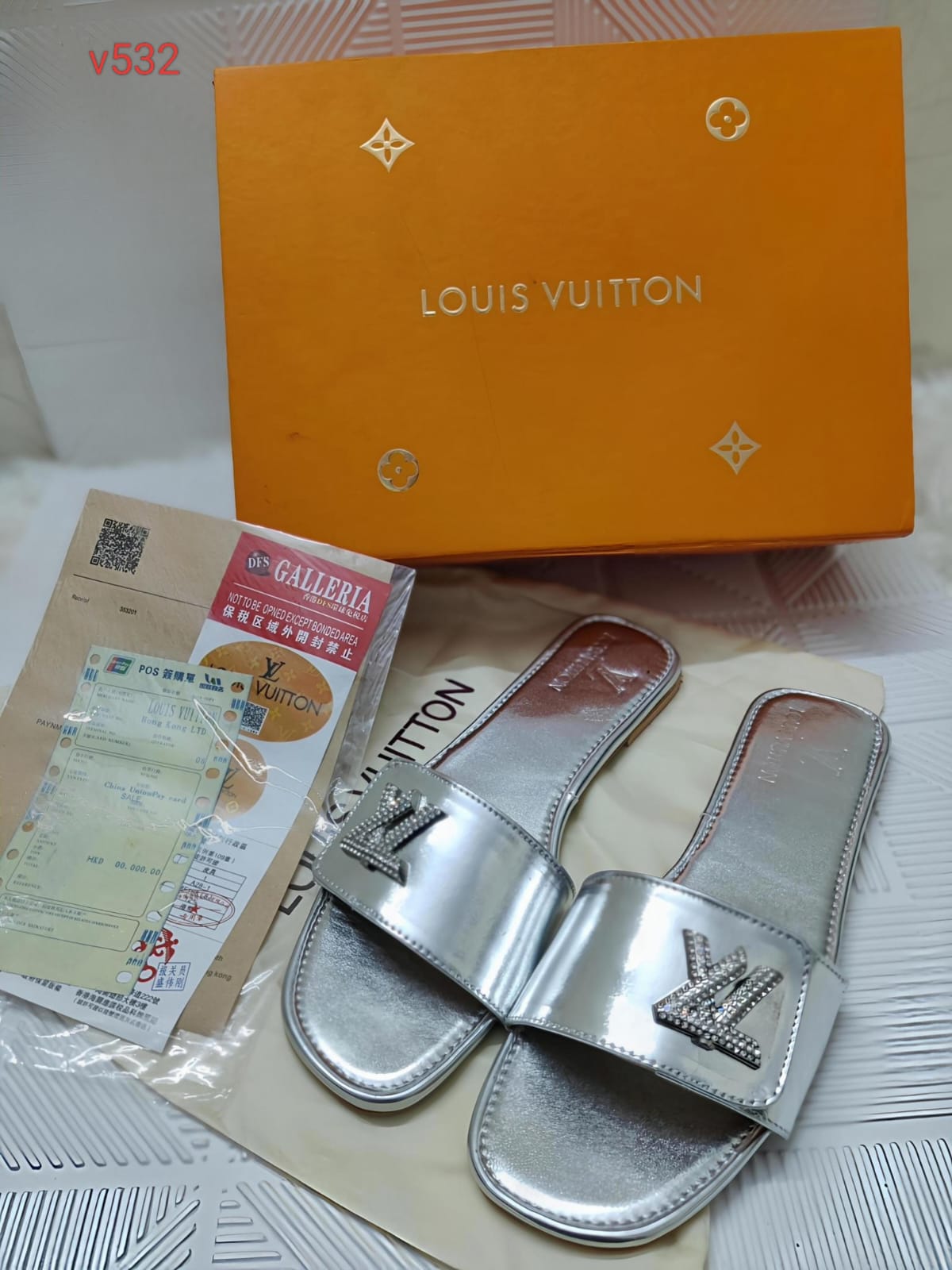 LOUIS VUITTON Flats